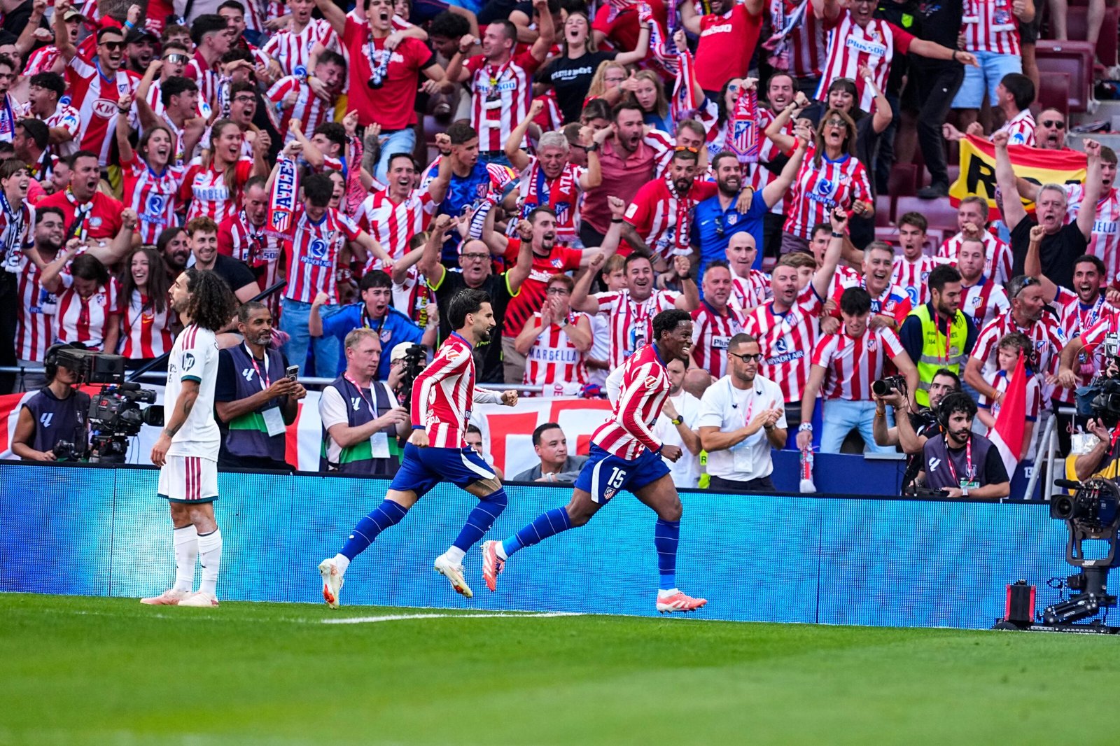 Huijsen condena al Madrid en el derbi ante el Atlético