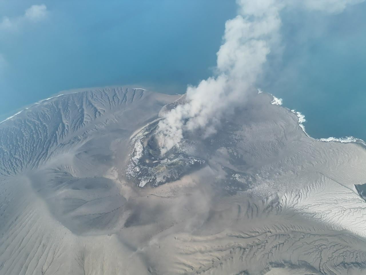 Indonesia cierra siete aeropuertos por la ceniza del volcán Anak Krakatau