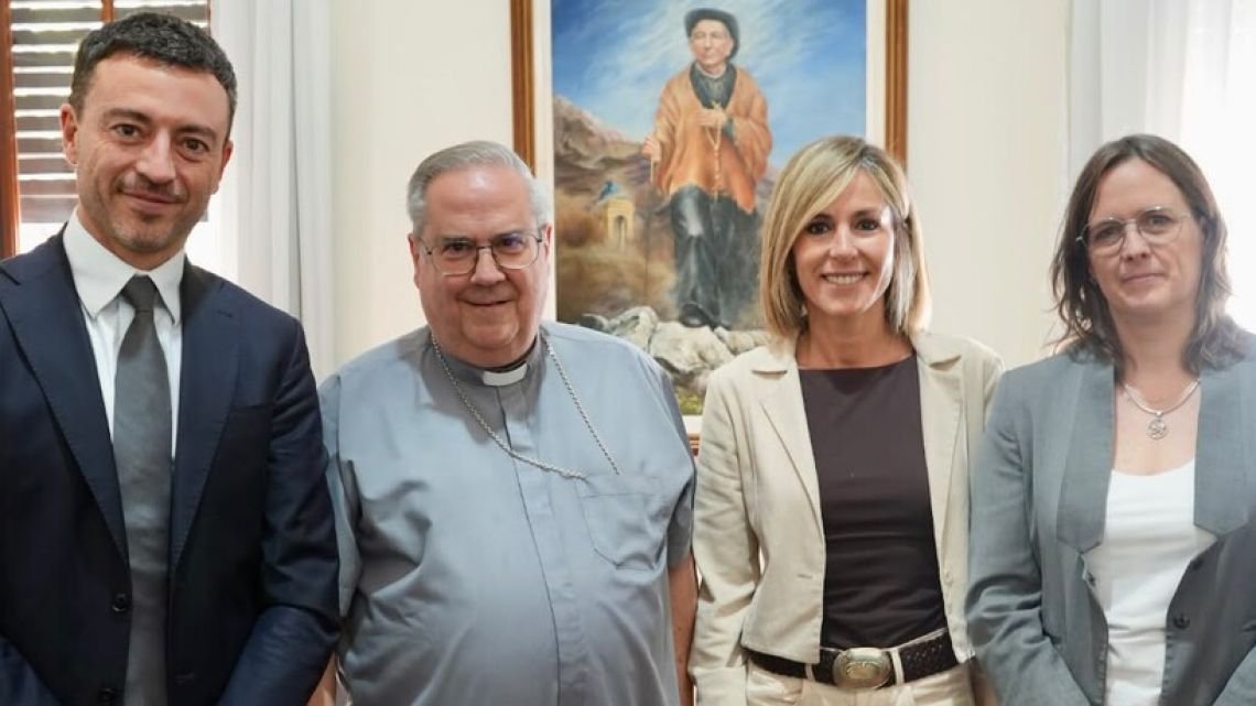 Juego online: De Loredo vuelve a cargar contra Llaryora y pone la visita del Papa como presión política