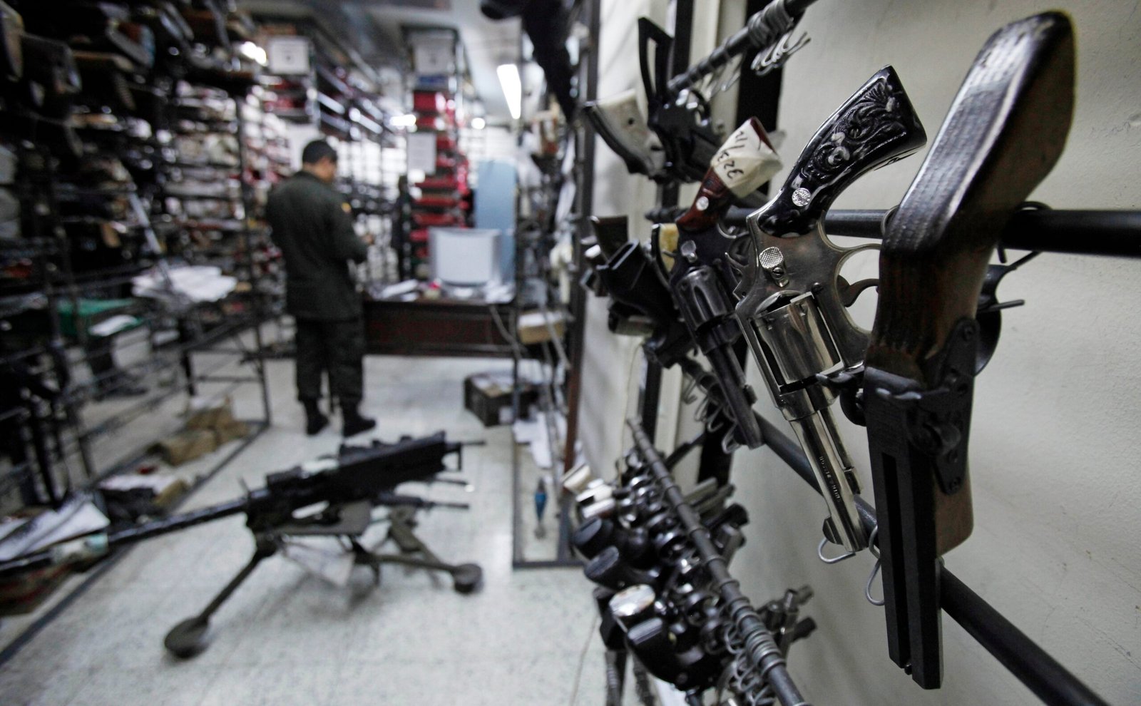 Las armas ilegales están detrás del 76% de los homicidios con arma de fuego en Colombia