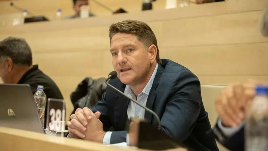 Limia pidió que Ferrero continúe de licencia y reclamó explicaciones por el caso Ludueña