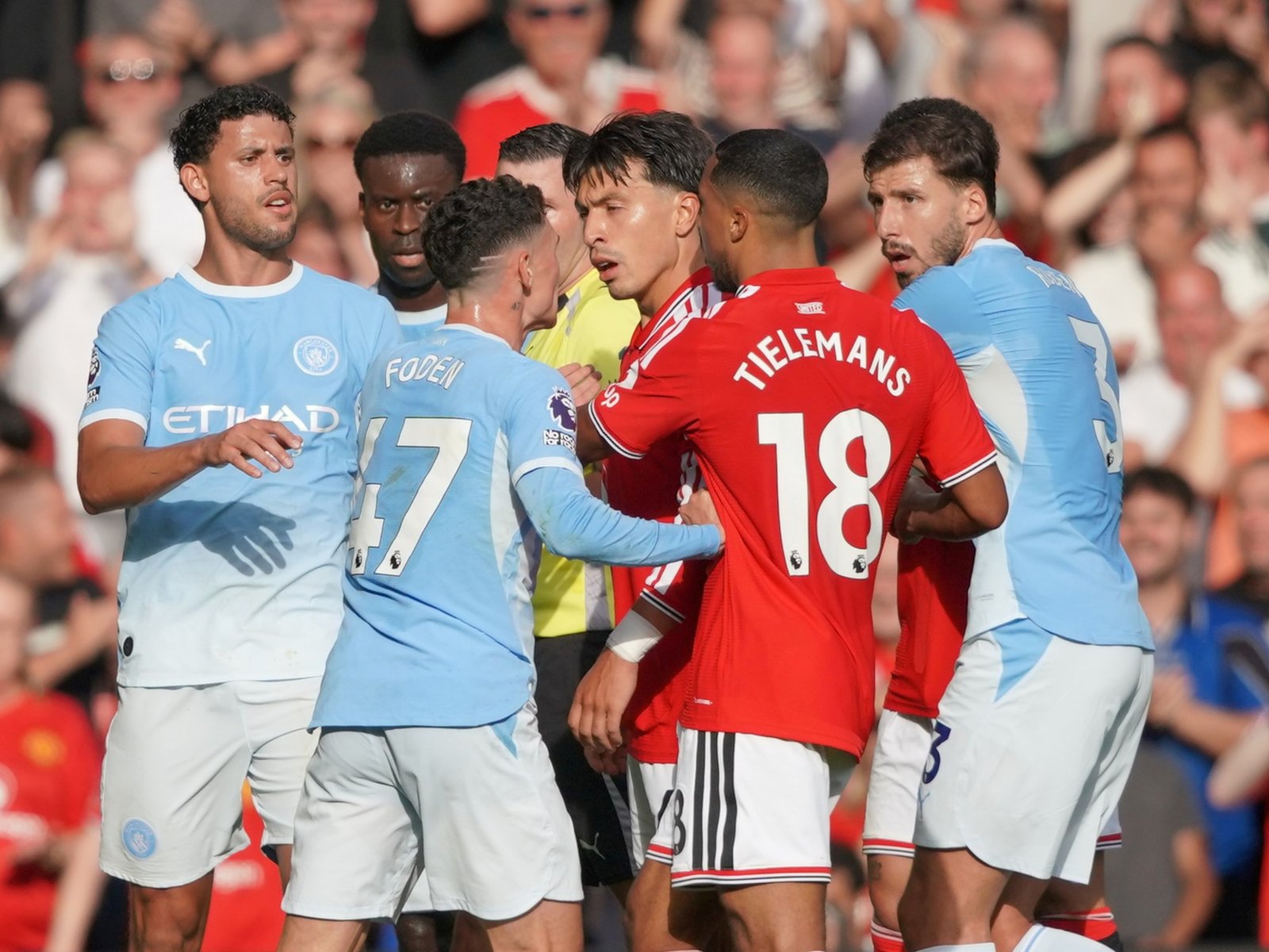 Lisandro Martínez explotó por el polémico gol de Haaland que decidió el clásico de Manchester