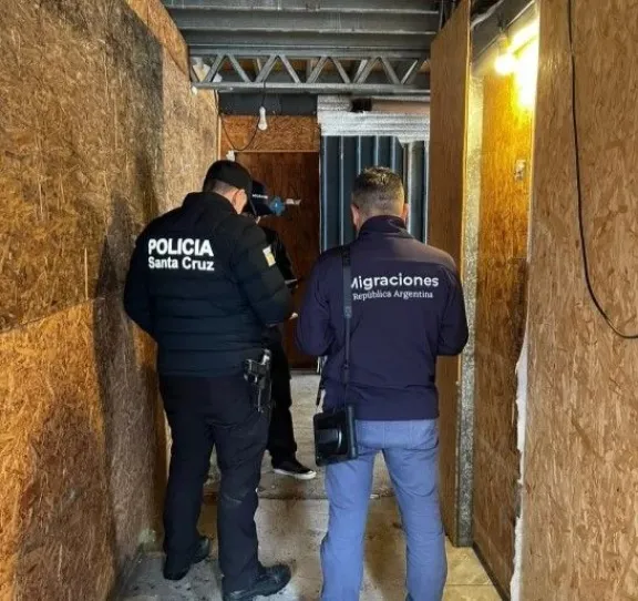 Lo identificaron durante un control en El Chaltén y descubrieron que tenía pedido de captura