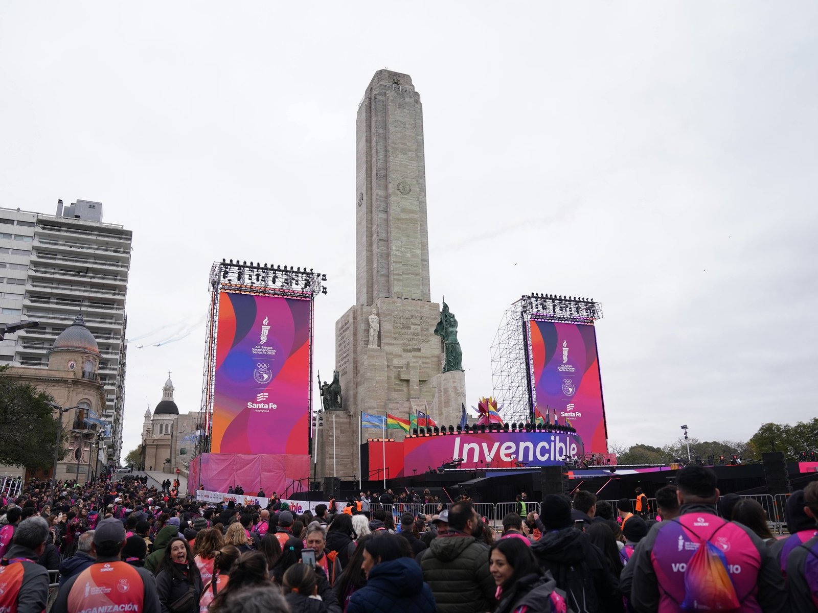 Los Juegos Suramericanos Santa Fe 2026 levantan el telón con una gran fiesta en el Monumento a la Bandera