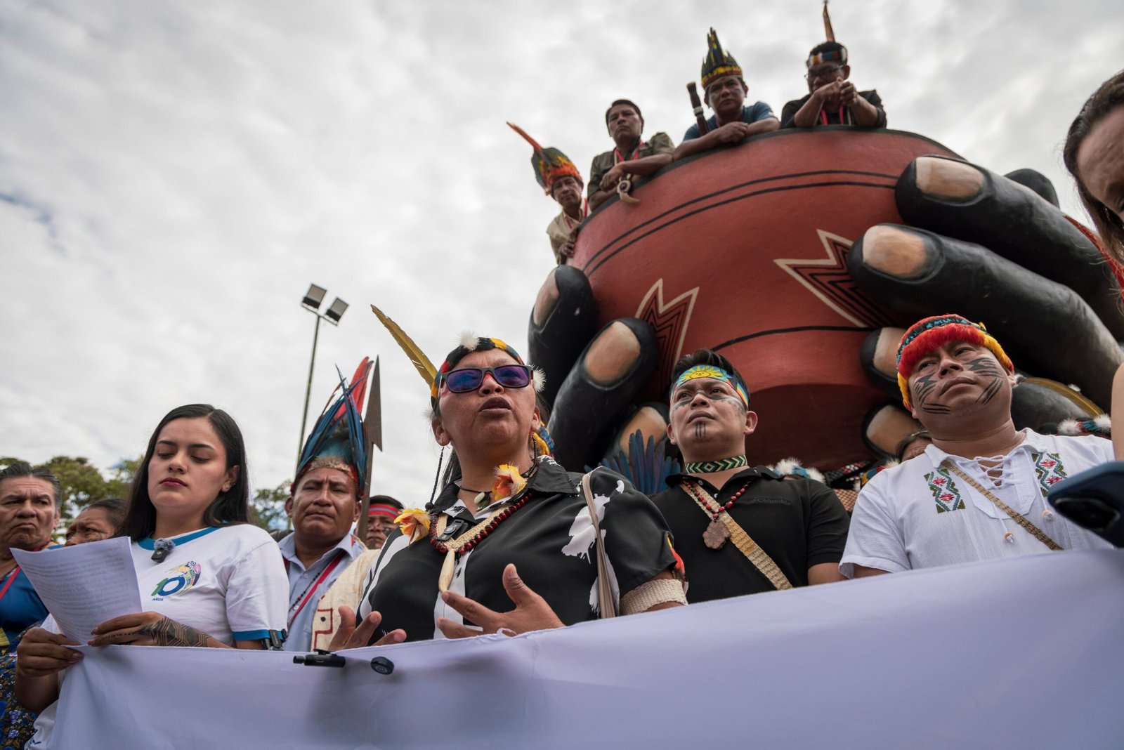 Miembros de la comunidad Waorani protestan en Puyo (Ecuador), el 18 de agosto.