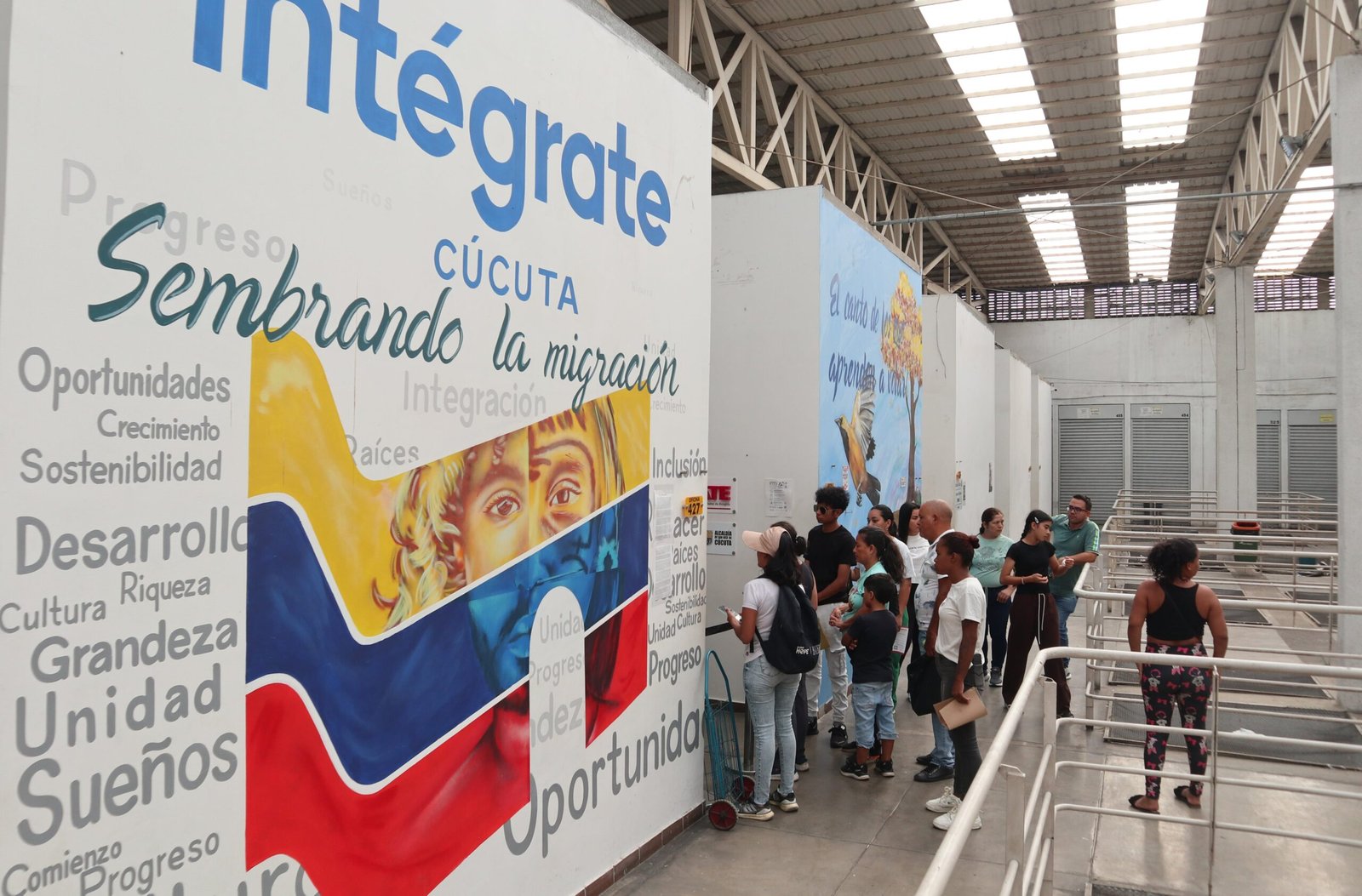 Los venezolanos sin papeles en Colombia buscan rumbo ante las amenazas de De la Espriella: “Tenemos las manos atadas”