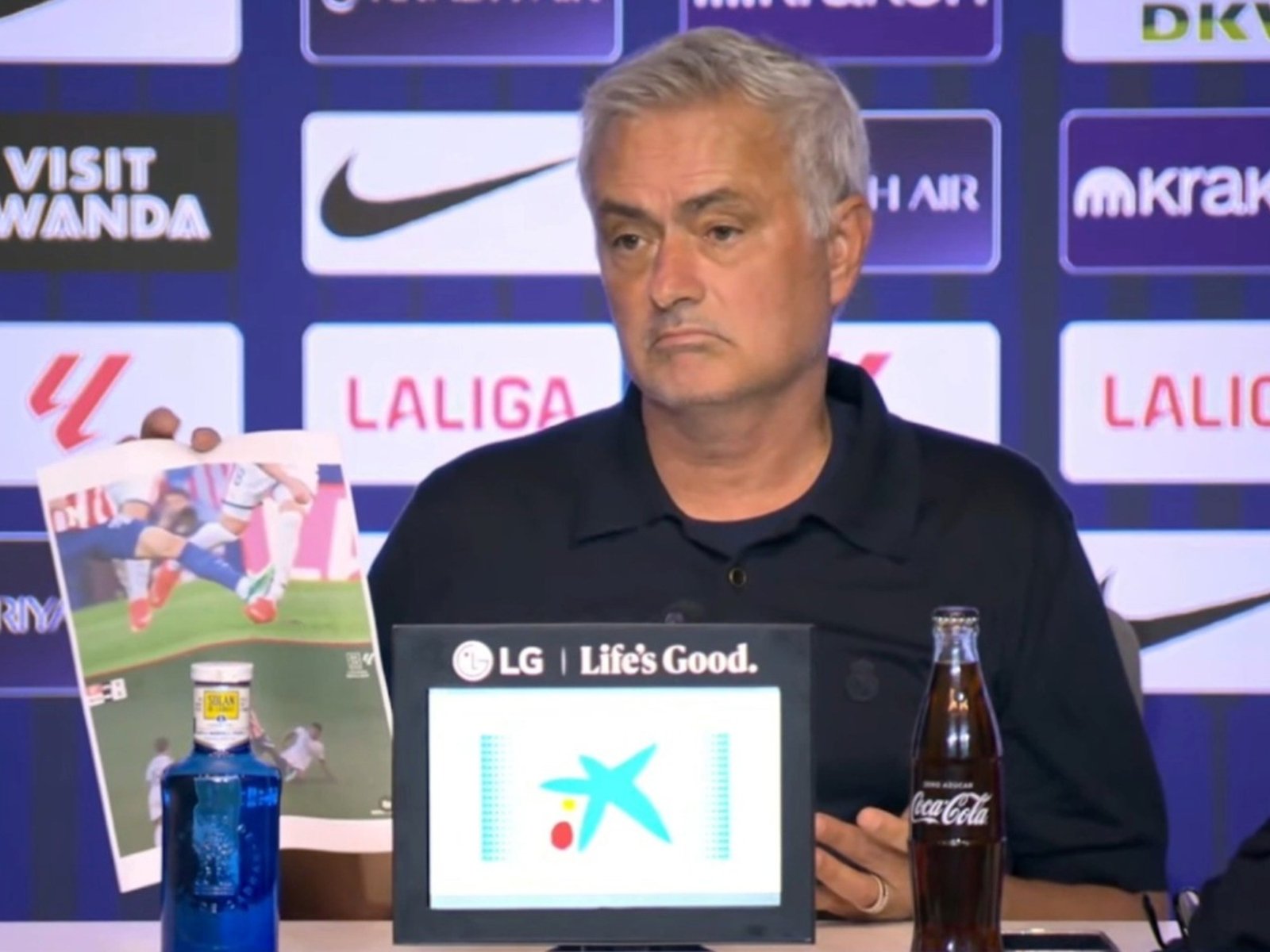 Mourinho denunció al árbitro por "dos tarjetas rojas claras" en Atlético-Real y Simeone reclamó "respeto"