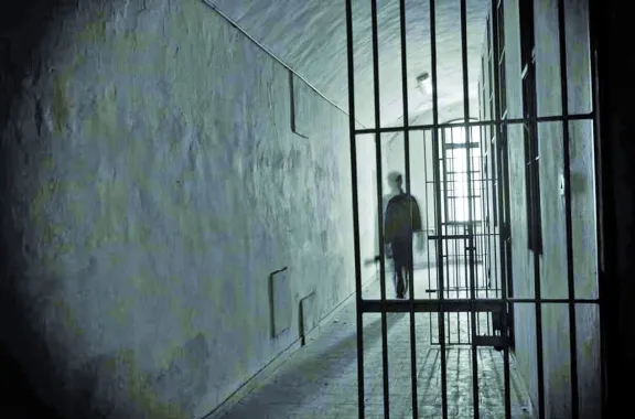 Revocan la libertad asistida a un condenado que no informó su cambio de domicilio y confirman condena por abuso