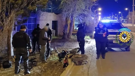 Robó un celular, huyó en moto y terminó en una persecución por Trelew