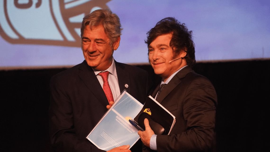 "Roma no paga traidores": el mensaje de Milei tras el triunfo de Nicolás Pino en la Sociedad Rural