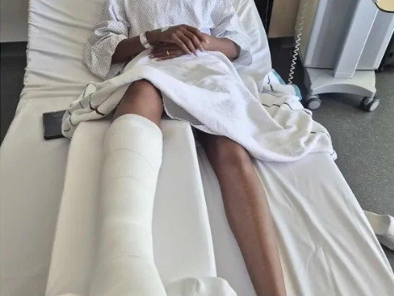 Tigst Assefa fue operada en Berlín por su impactante lesión en el Maratón y estará seis meses sin correr