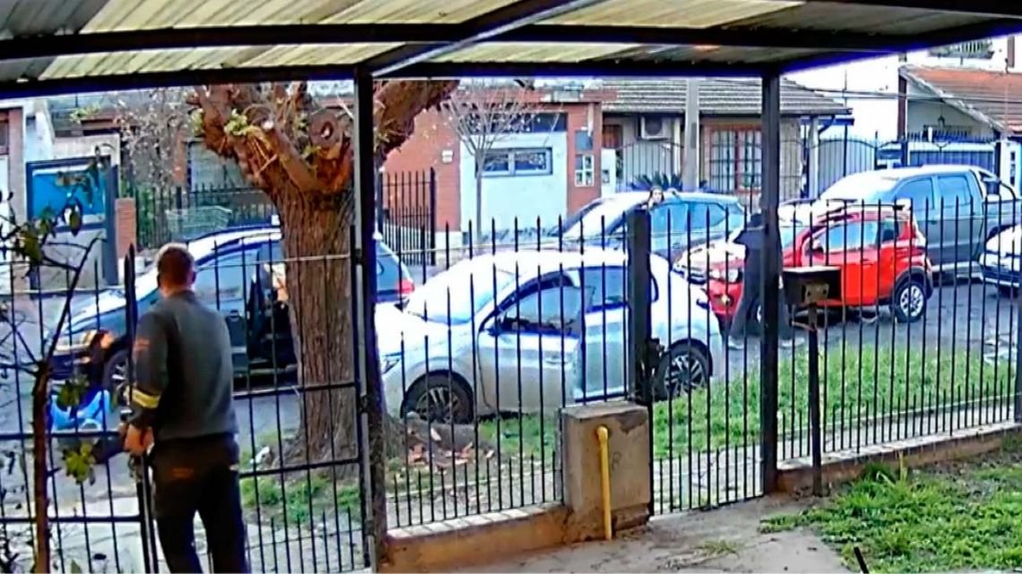 Tiros en El Palomar: hieren a un policía retirado que había llevado a su hija a la escuela