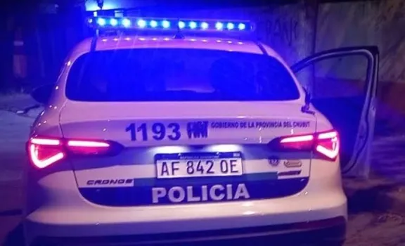 Trelew: lo encontraron dentro de un auto ajeno, intentó huir, pero fue detenido