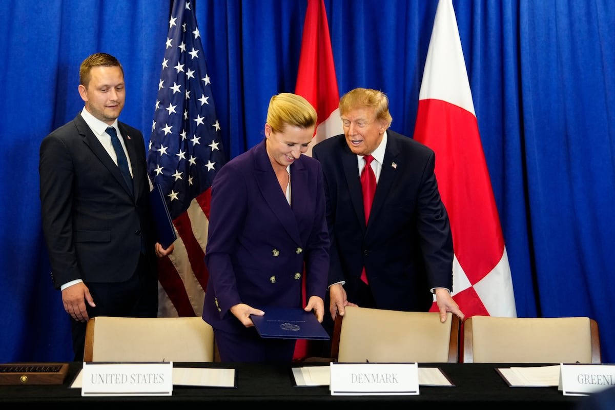 Trump firma el acuerdo de seguridad con Dinamarca y Groenlandia | Internacional