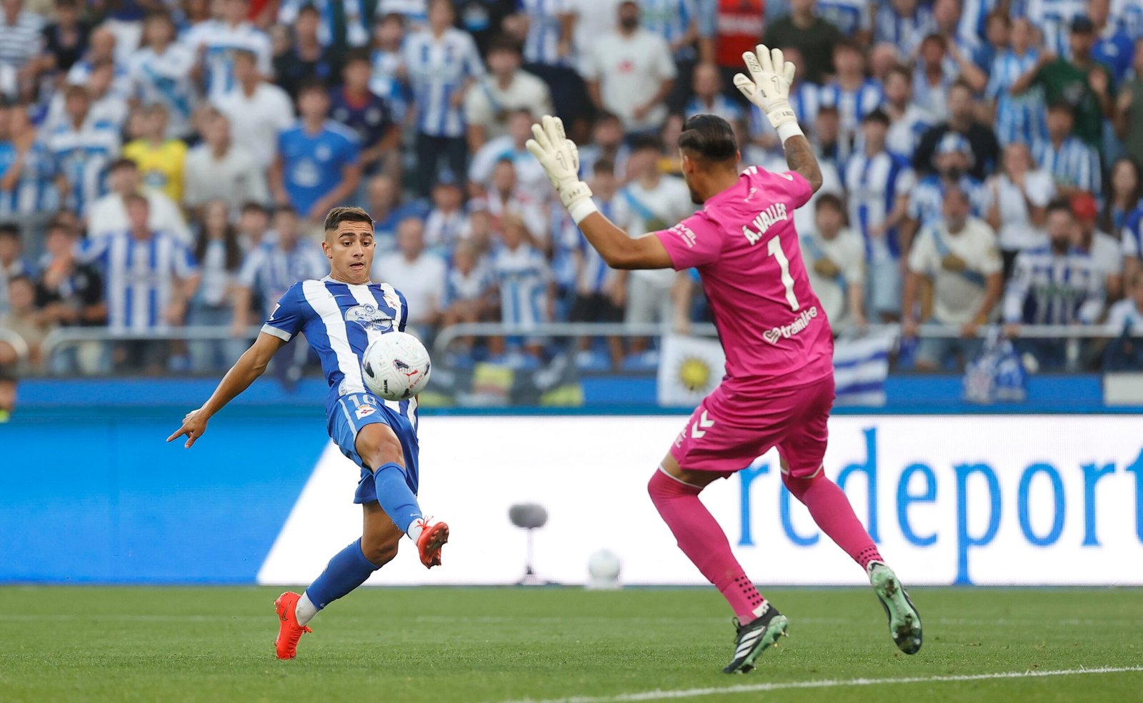 Un arrebato futbolístico rescata al Deportivo ante el Betis