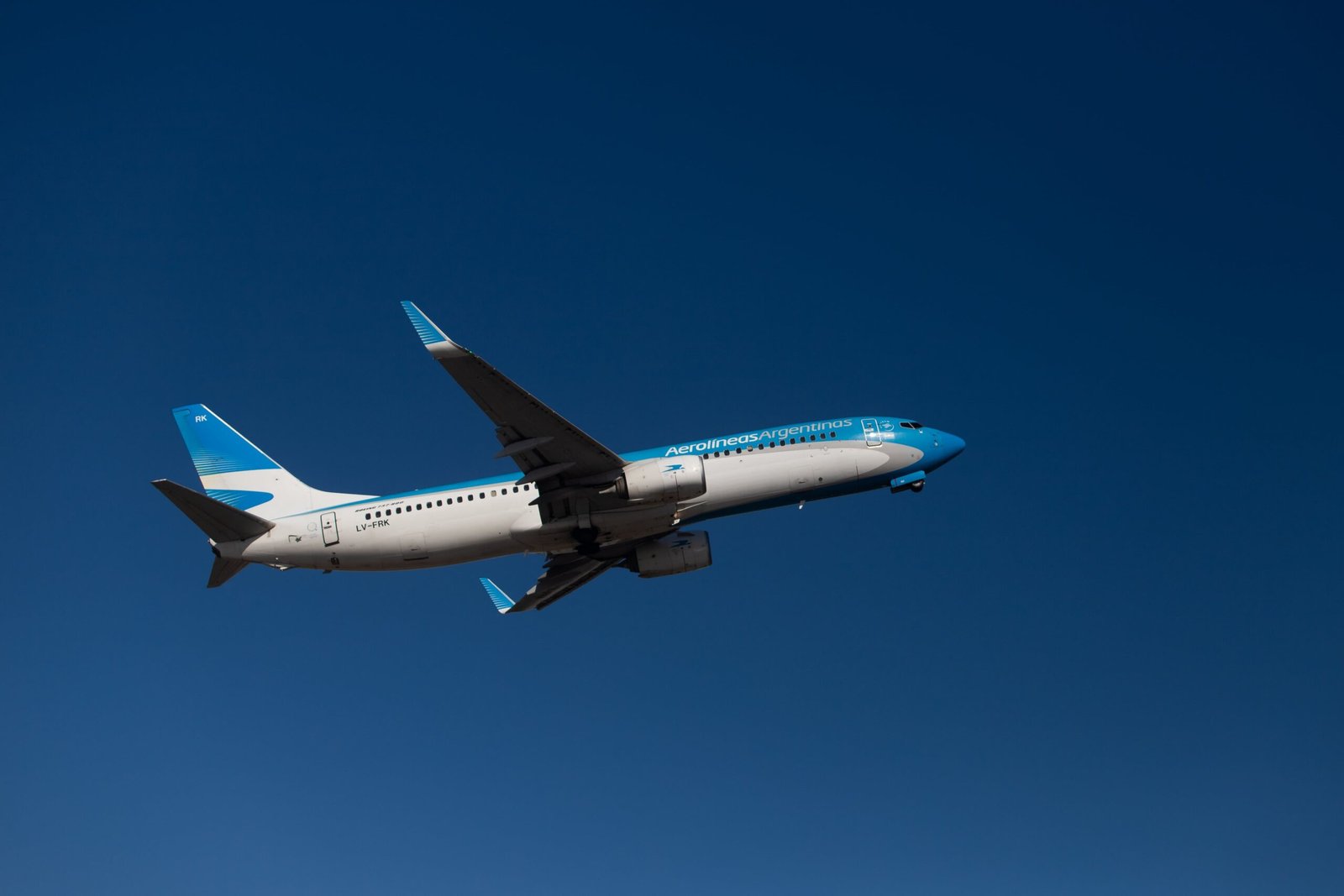 Un avión que volaba de Buenos Aires a Madrid regresa de urgencia por un fallo en sus motores