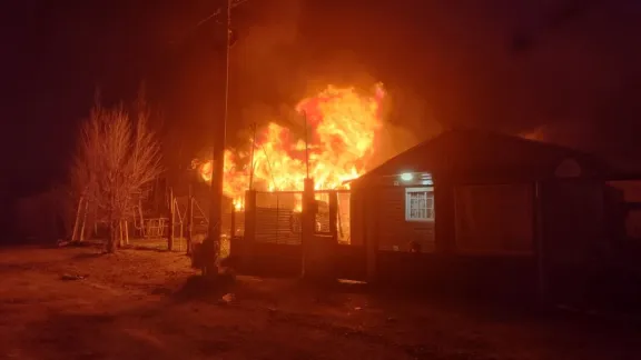 Un incendio consumió una casa prefabricada en kilómetro 8