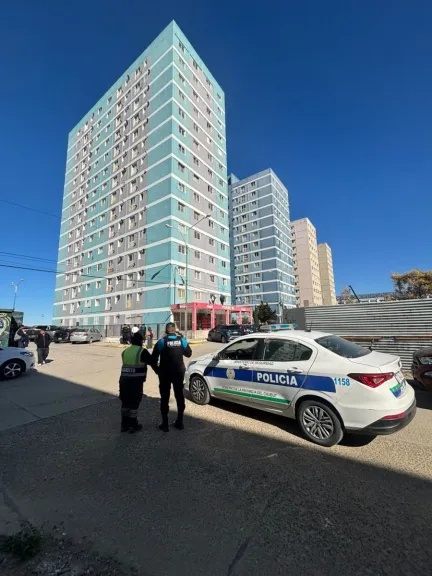 Un nene cayó desde un séptimo piso en Las Torres y fue trasladado al hospital