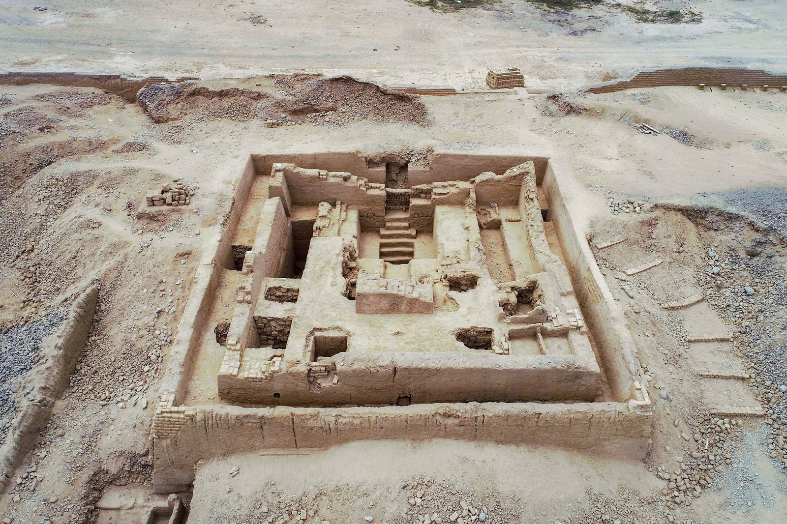 Una tumba intacta durante 600 años abre una ventana al mundo de la élite Chimú en Perú