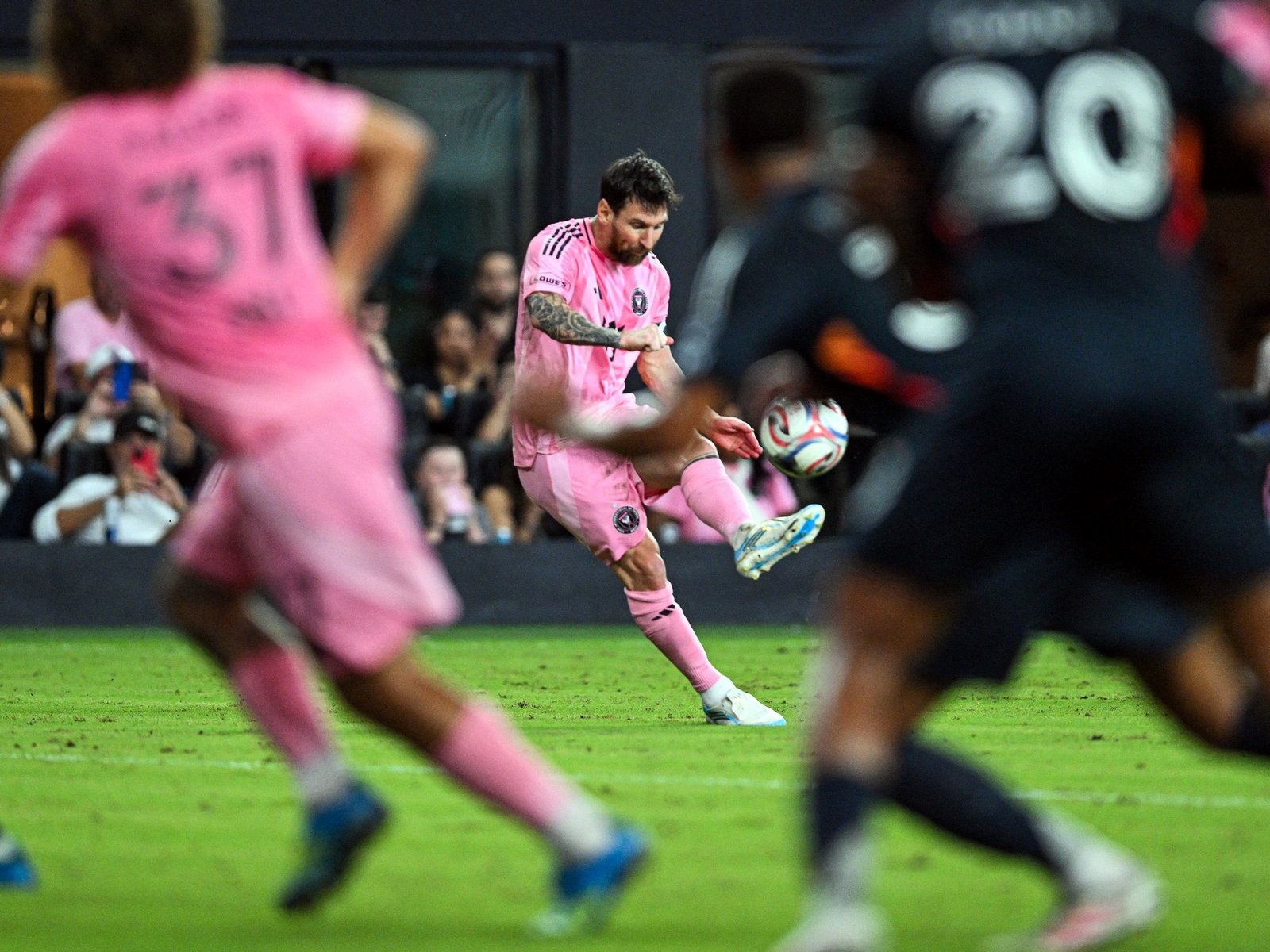 Video: el gol de tiro libre de Messi para Inter Miami al suplente de Vozinha :: Olé