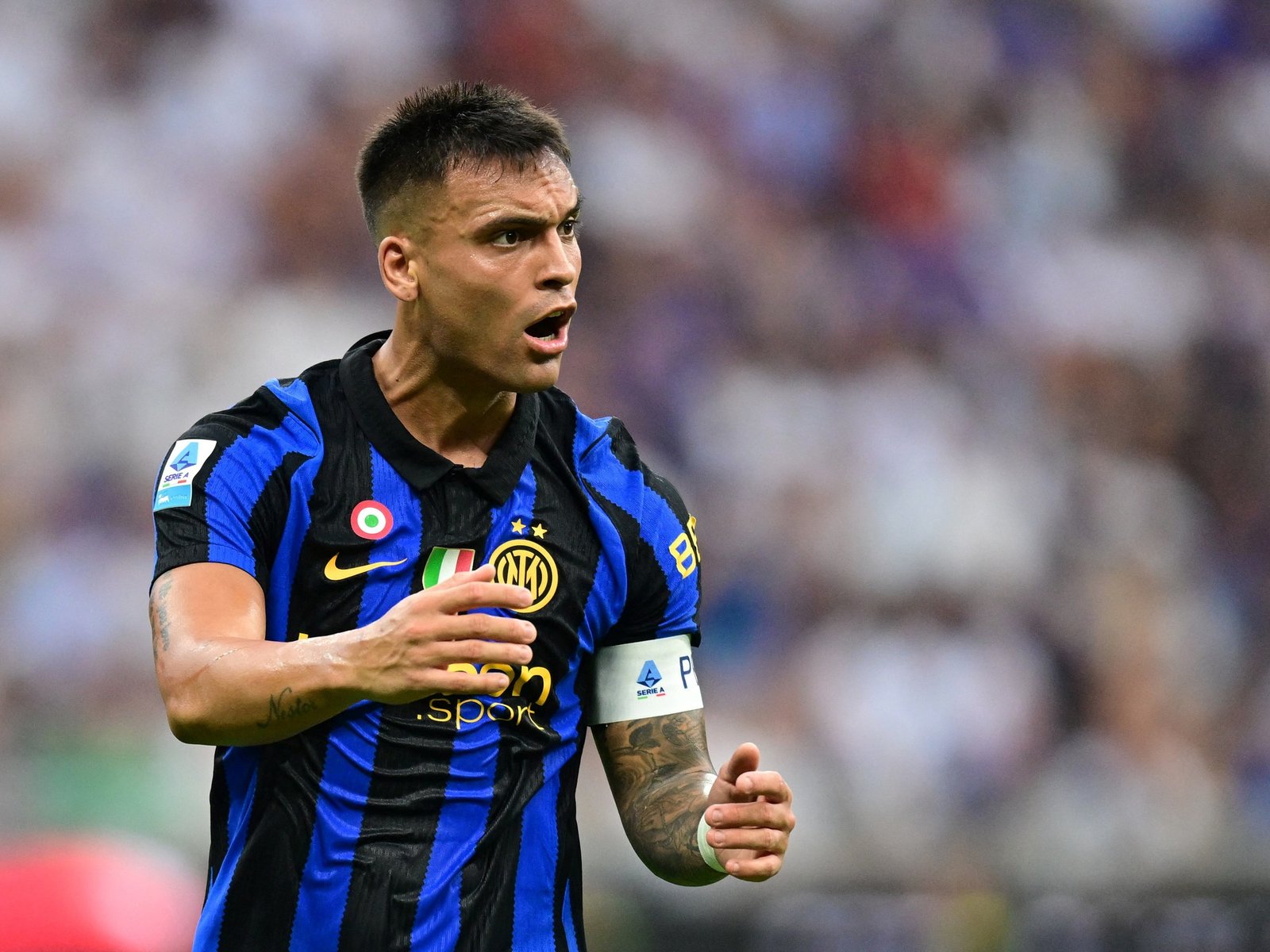 apareció por duplicado y el Inter remontó un partidazo ante Napoli para seguir con puntaje perfecto