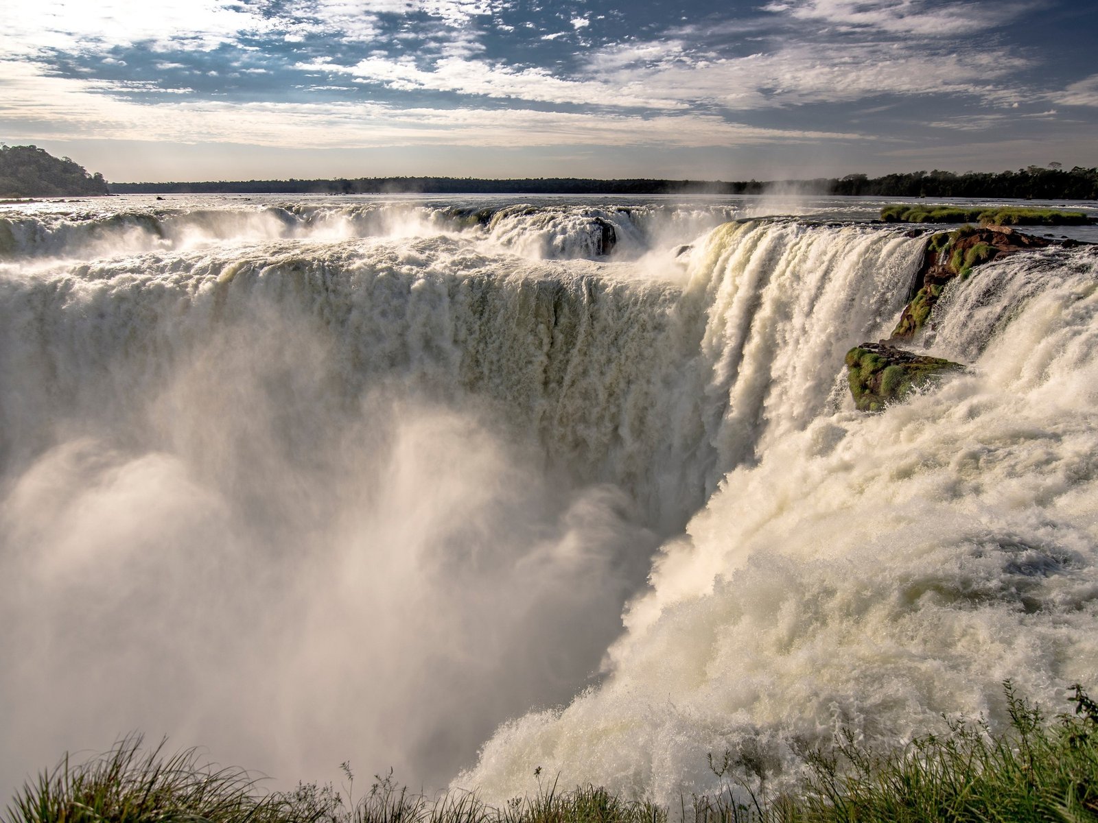 cierran otra vez la Garganta del Diablo ante el riesgo de una crecida del río Iguazú