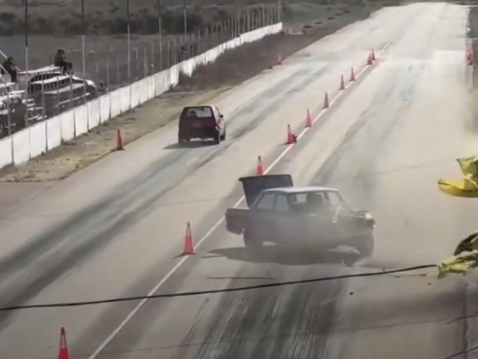 corría una picada, perdió el control de su auto y mató a una espectadora de 18 años