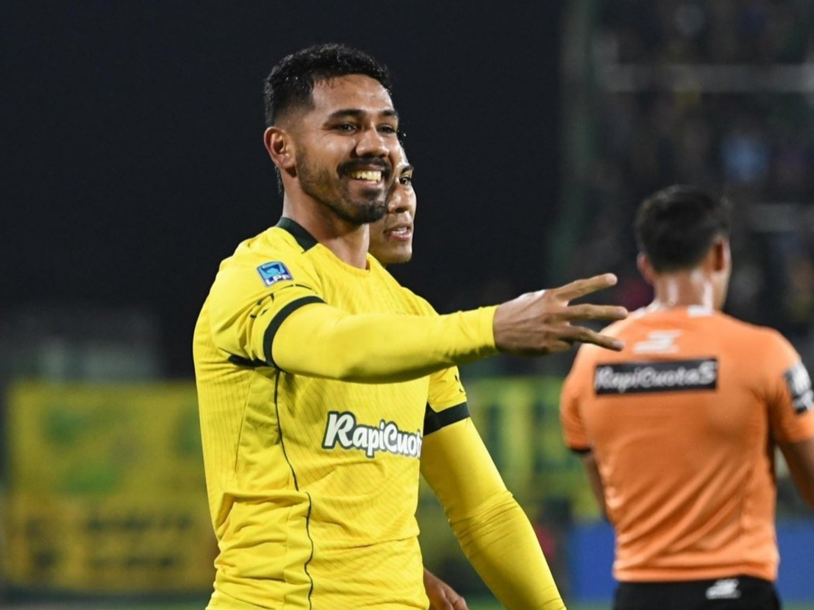 el Halcón le cortó el invicto a Palermo para seguir volando alto