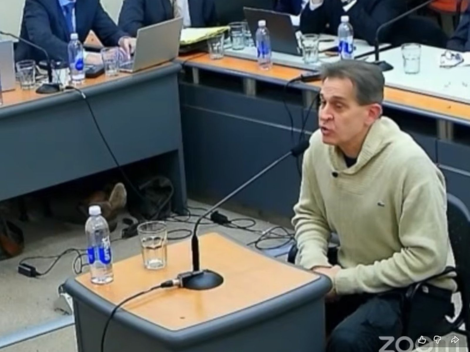 el médico intentó justificar sus intervenciones y se quebró al hablar de su detención