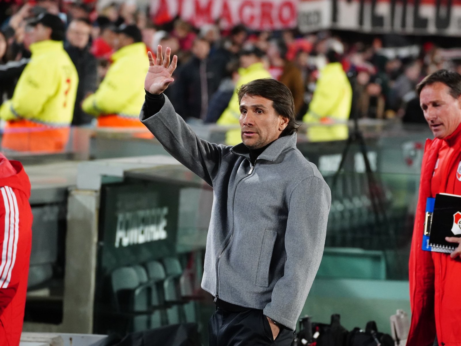 el recibimiento a Ponzio en el Estadio Monumental