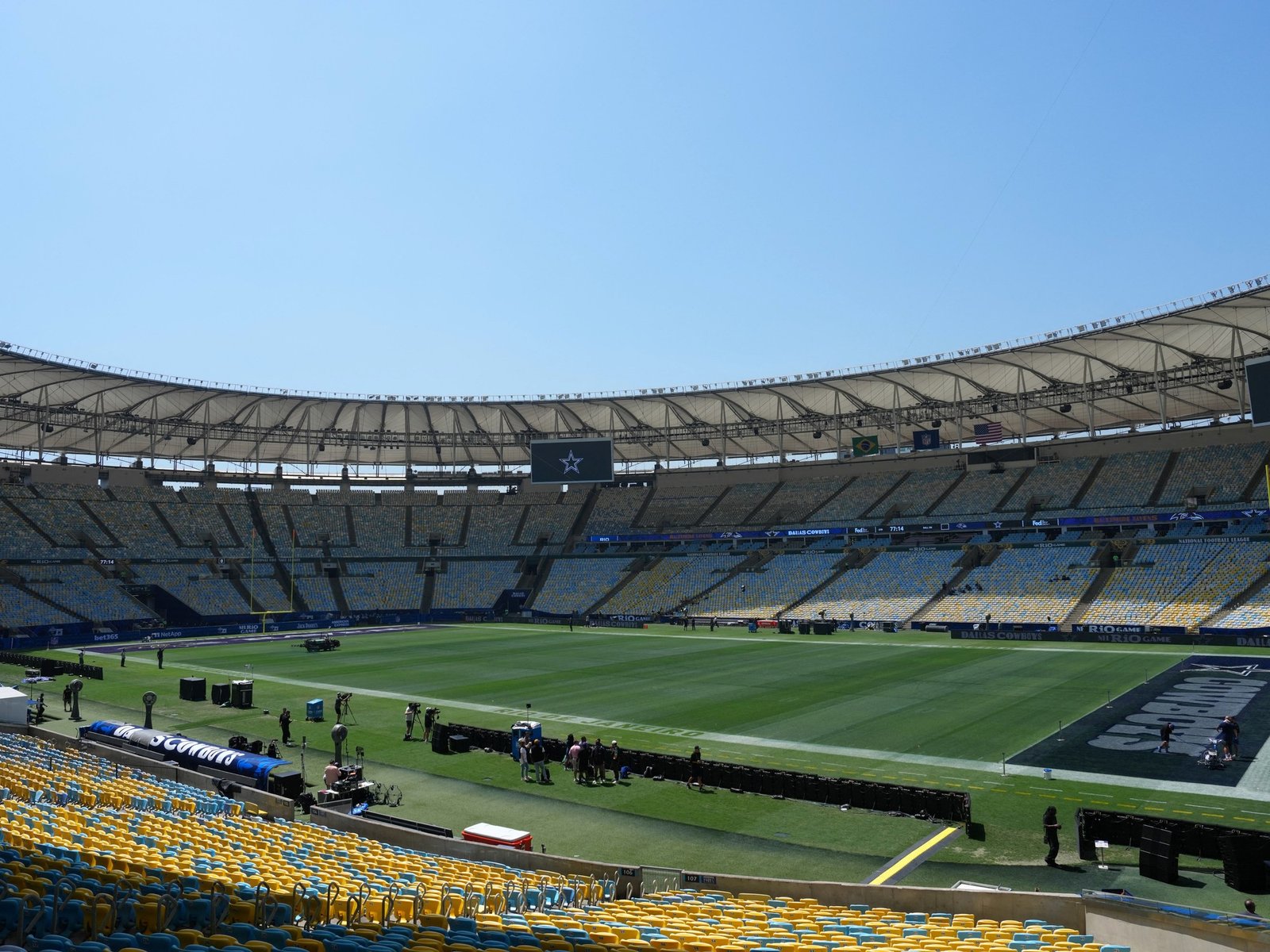 el templo del fútbol recibe por primera vez un partido de fútbol americano