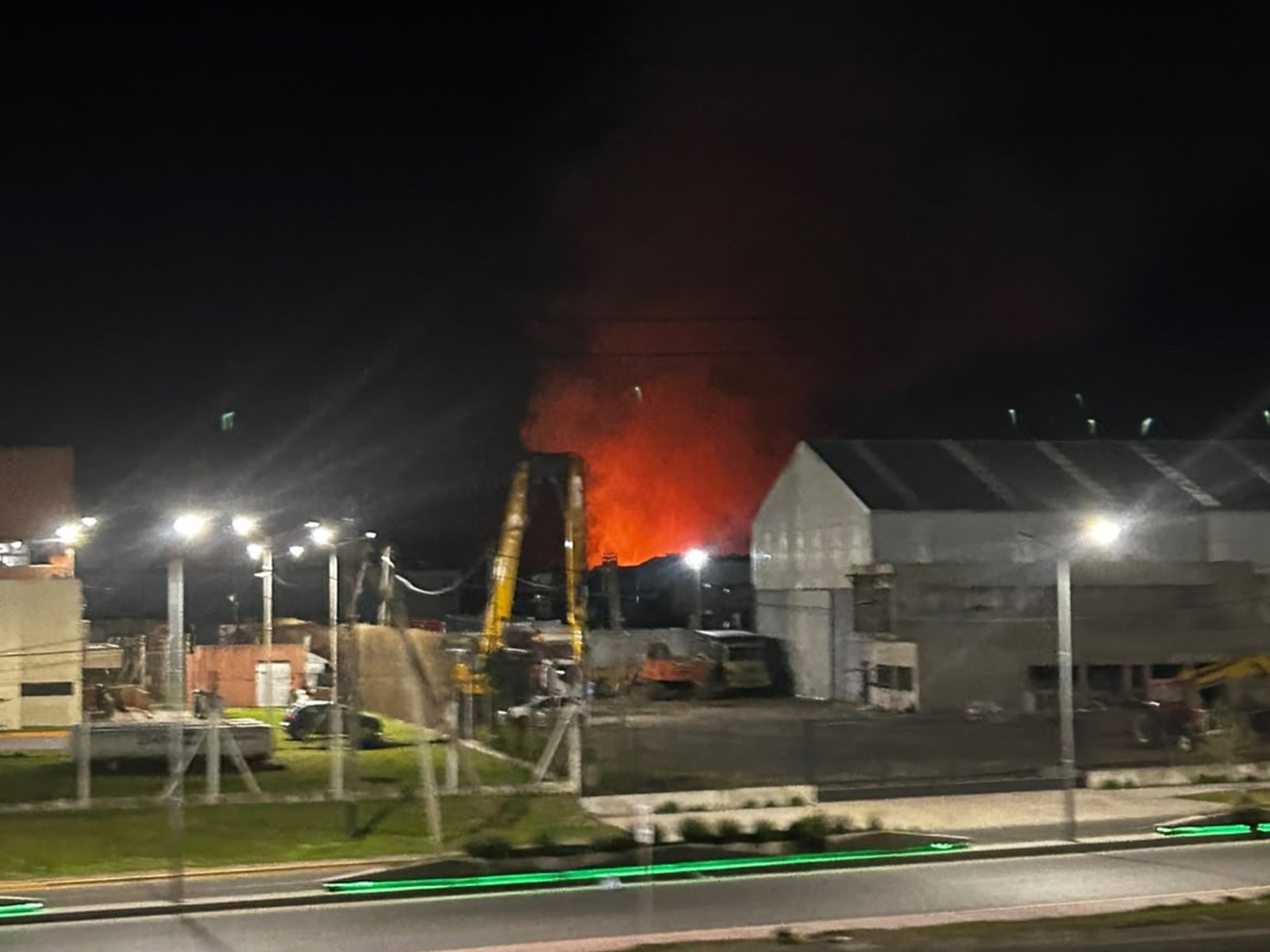 ocho dotaciones de bomberos trabajan en el lugar