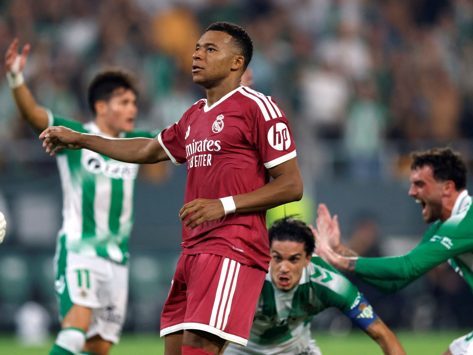por qué Real Madrid no tuvo ante Betis el mismo fallo que River contra Banfield