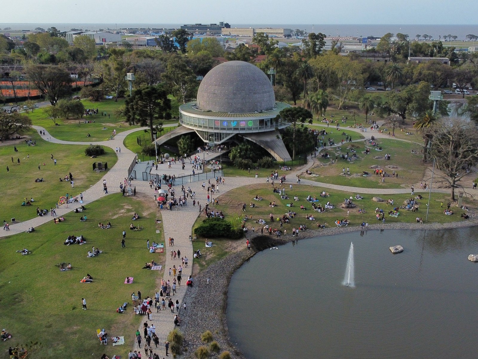 se viene un fin de semana de calor, pero con algunas lluvias en el horizonte
