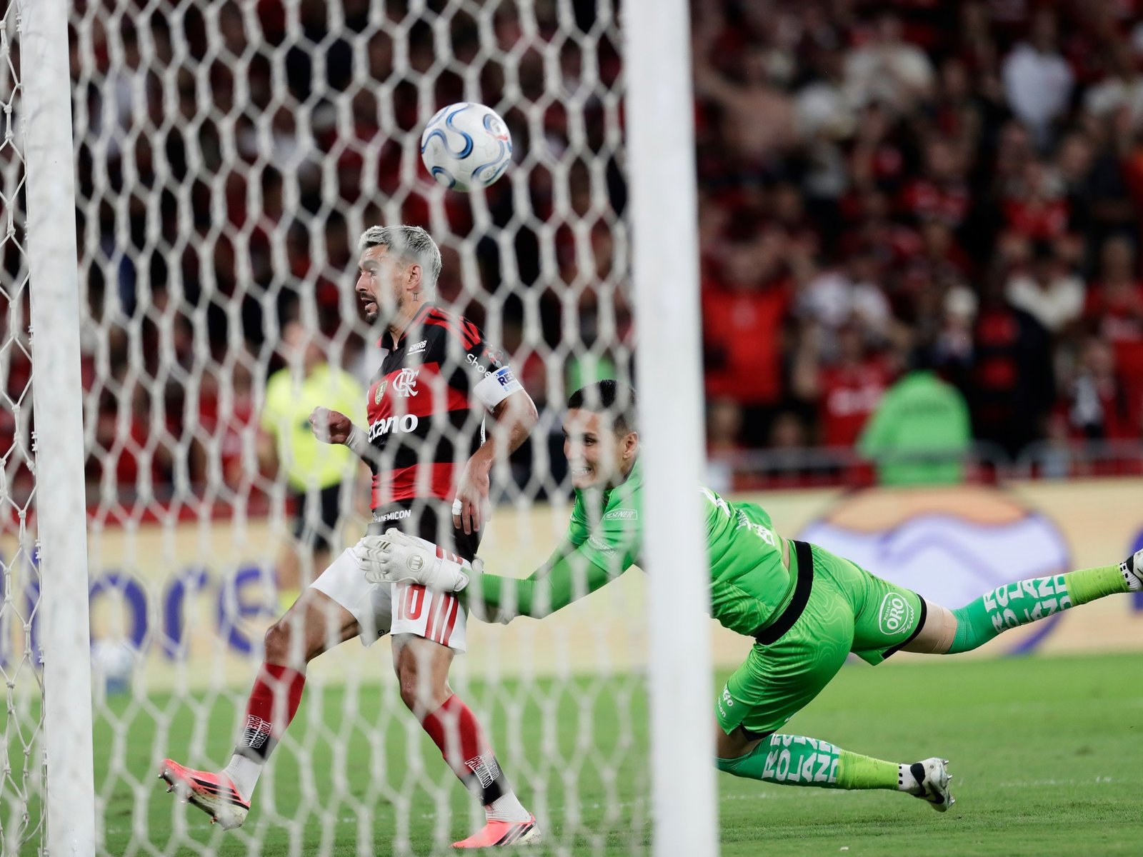 un blooper del arquero de Independiente del Valle evitó un "Maracanazo"
