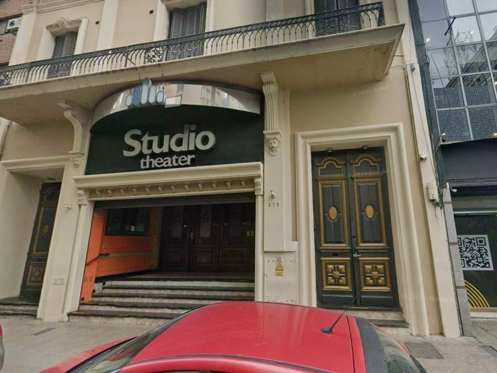 un hombre se descompensó y murió en un club nocturno, pero la fiesta siguió tres horas más