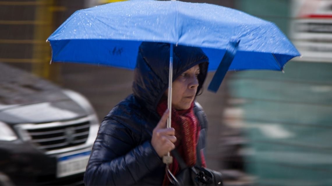 Alerta por lluvias y tormentas en Buenos Aires: a qué hora cambia el clima este 22 de octubre