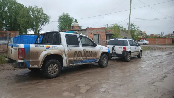 Apresan a ladrones tras querer escapar de la policía en una camioneta robada