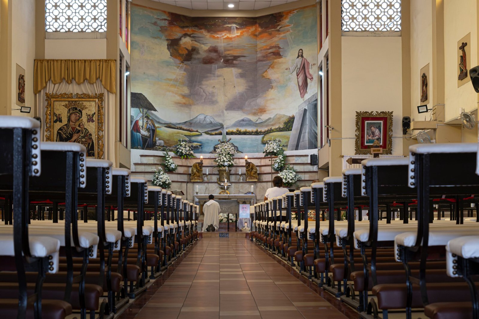 Misa en la iglesia 'Nuestra Señora del Perpetuo Socorro' en Guayaquil, el 20 de octubre.