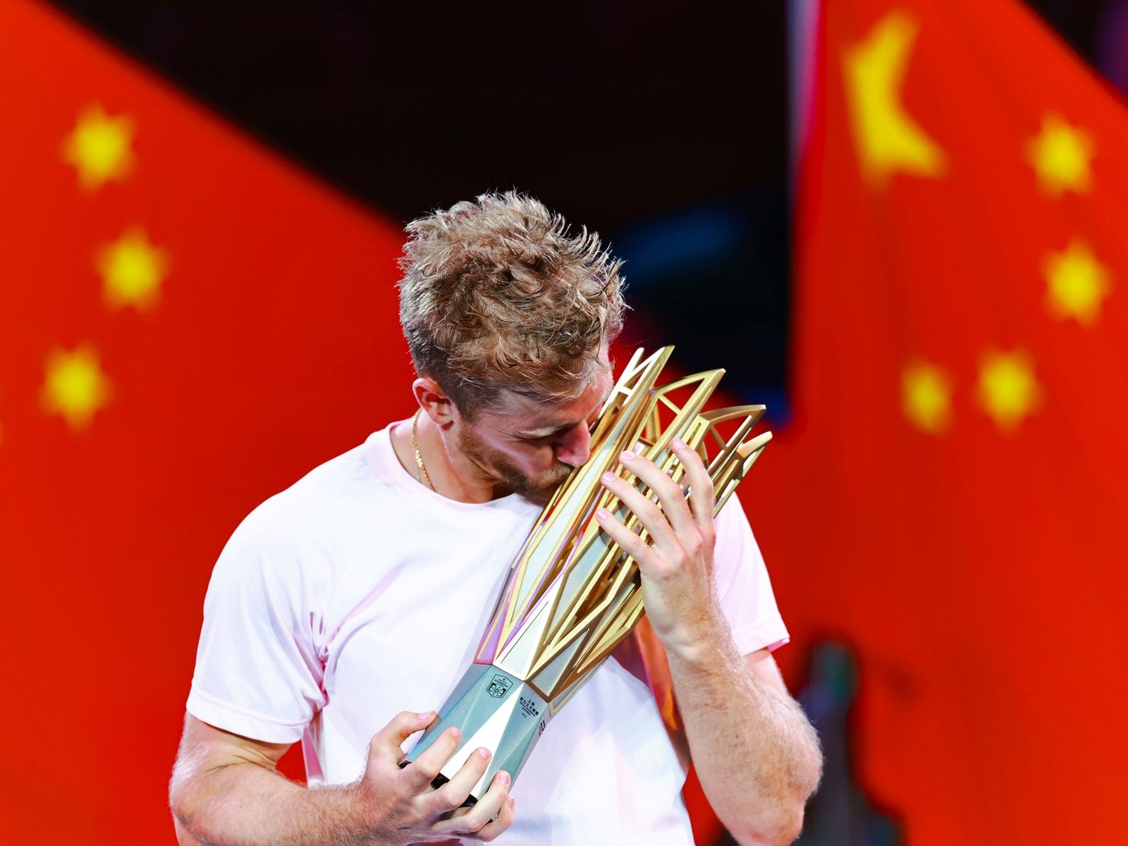 Davidovich Fokina, el tenista que cambió su cabeza con el ajedrez y levantó su trofeo más importante en Shanghai