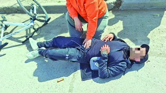 Dos baleados en una confusa pelea callejera en barrio de Trelew