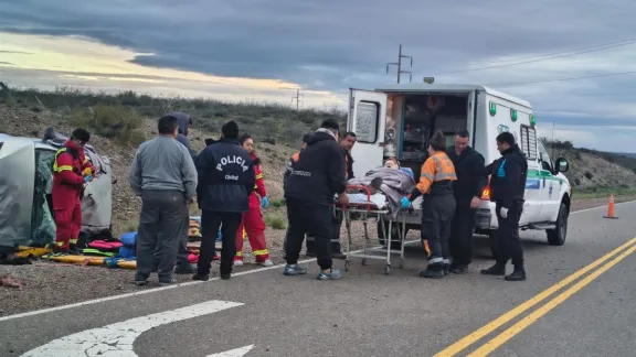 Dos jóvenes al hospital tras volcar en la ruta 25, cerca de Dolavon
