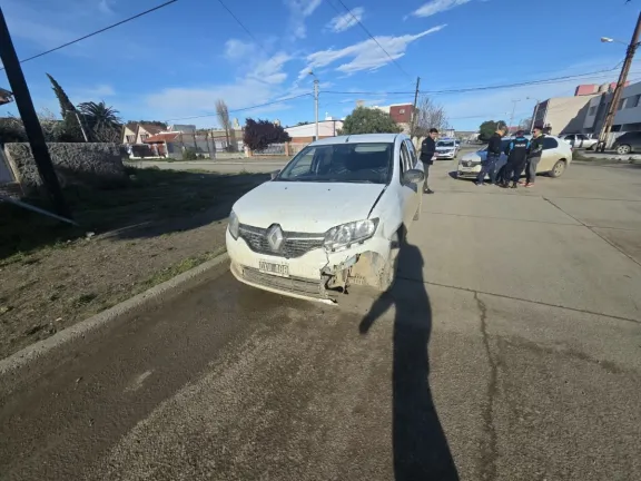 Dos vehículos colisionaron en barrio Pueyrredón
