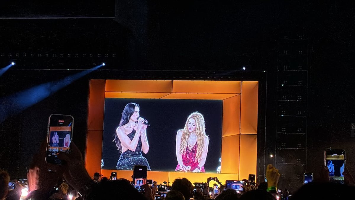Dua Lipa canta con Shakira ‘Antología’ en el octavo concierto de la colombiana en Madrid | Cultura