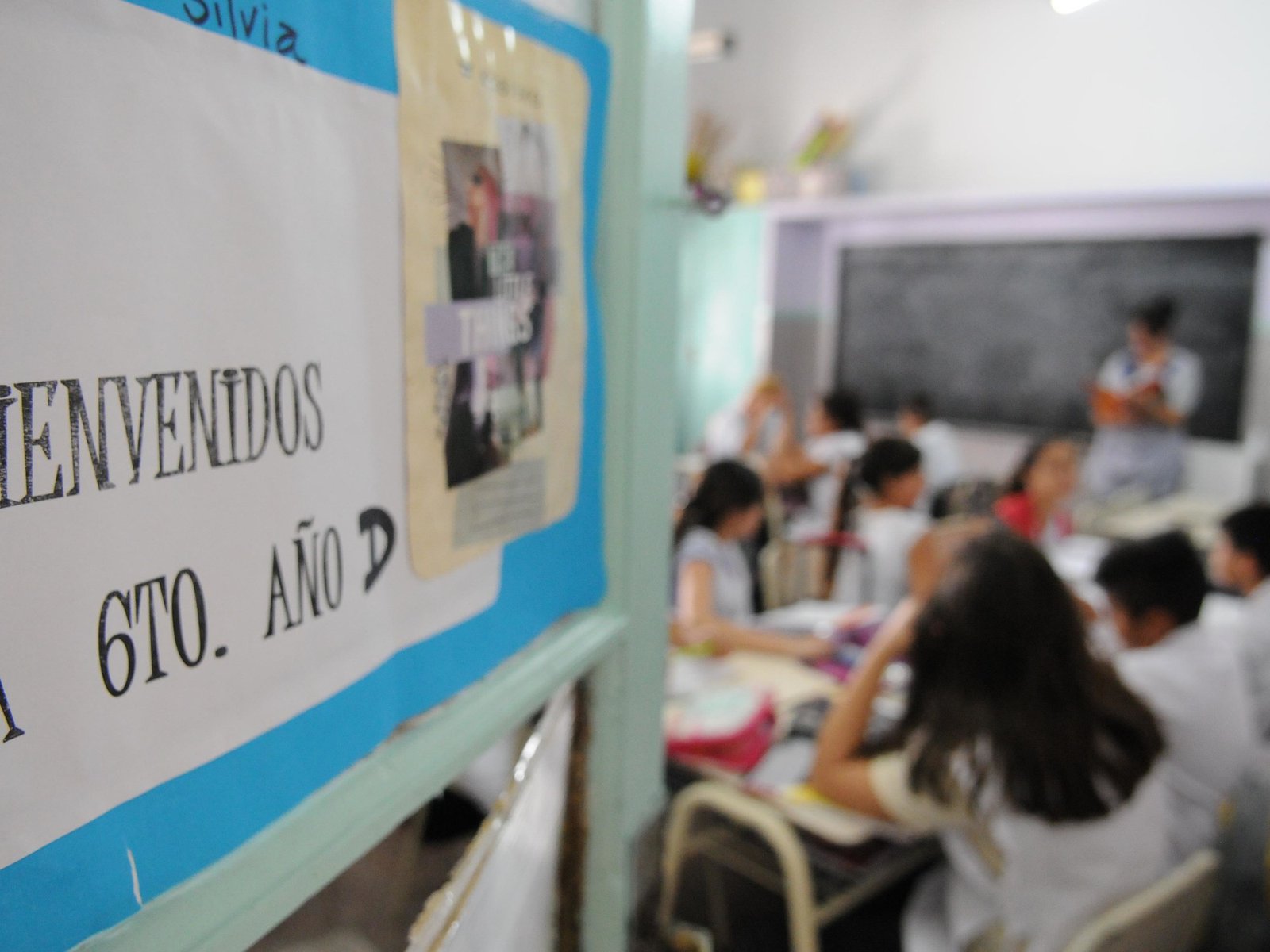Educación recupera 5,6%, pero sigue 44,4% debajo de 2023