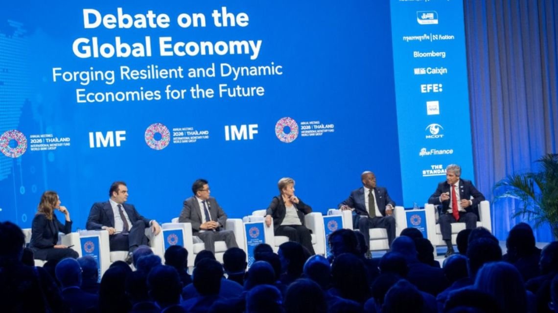 El FMI recortó el crecimiento de Argentina para 2026, pero anticipa una recuperación y advierte por los riesgos globales