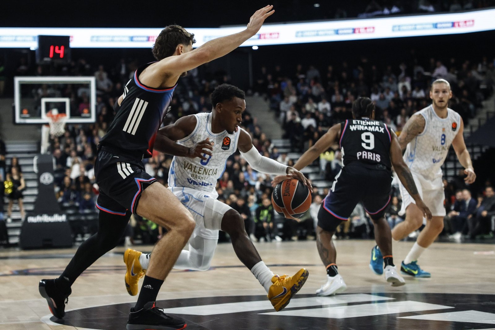 El Valencia Basket logra un contundente triunfo en París