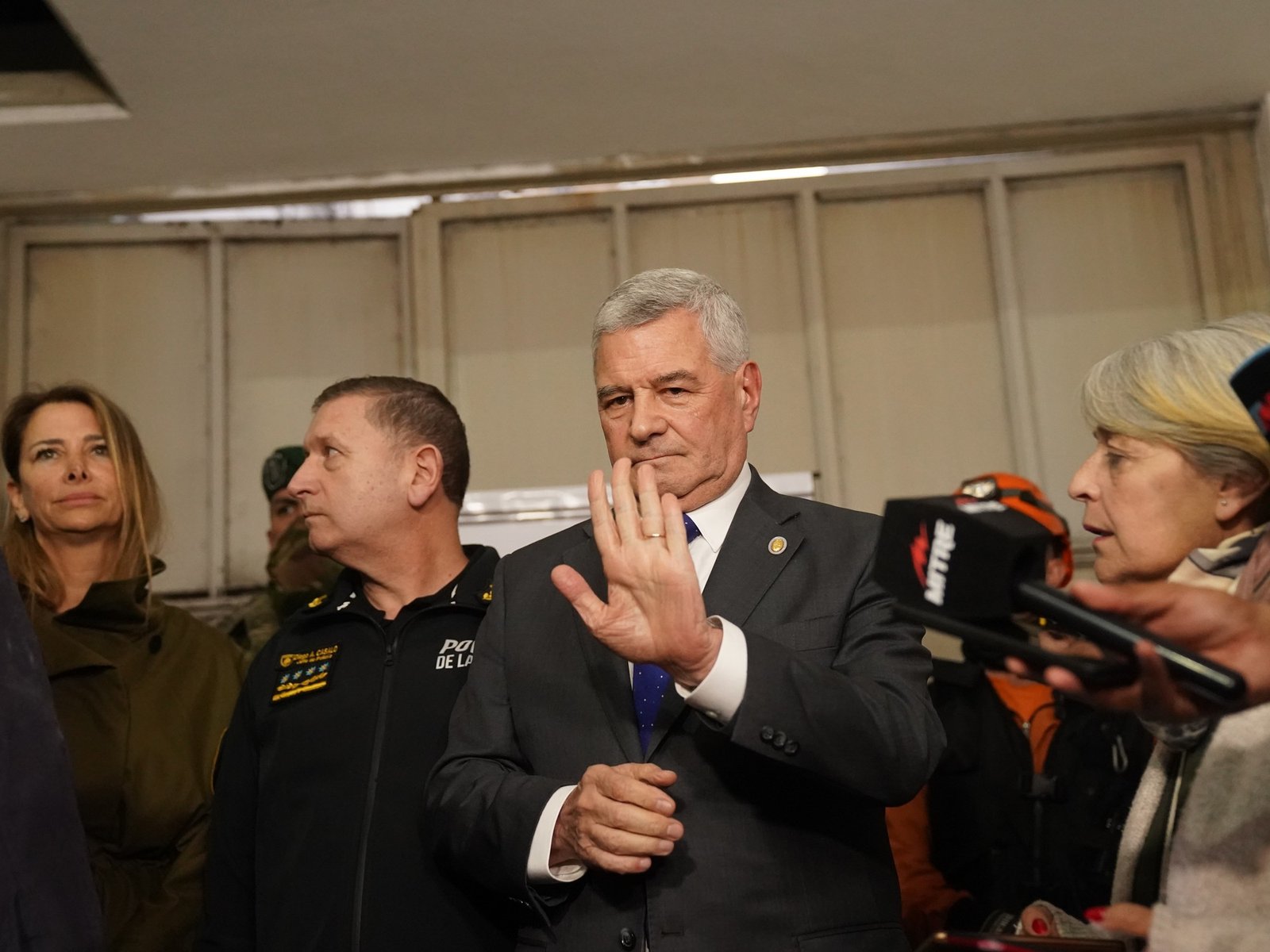 El ministro de Seguridad porteño aseguró que el incidente en la comisaría se dio "por un problema entre reclusos" y afirmó que "no hubo heridos"