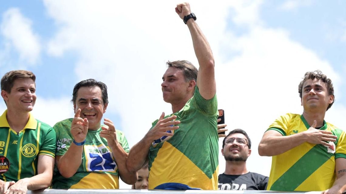 El partido de Flávio Bolsonaro reconoció el triunfo de Lula, pero pidió aclarar dudas sobre las elecciones en Brasil