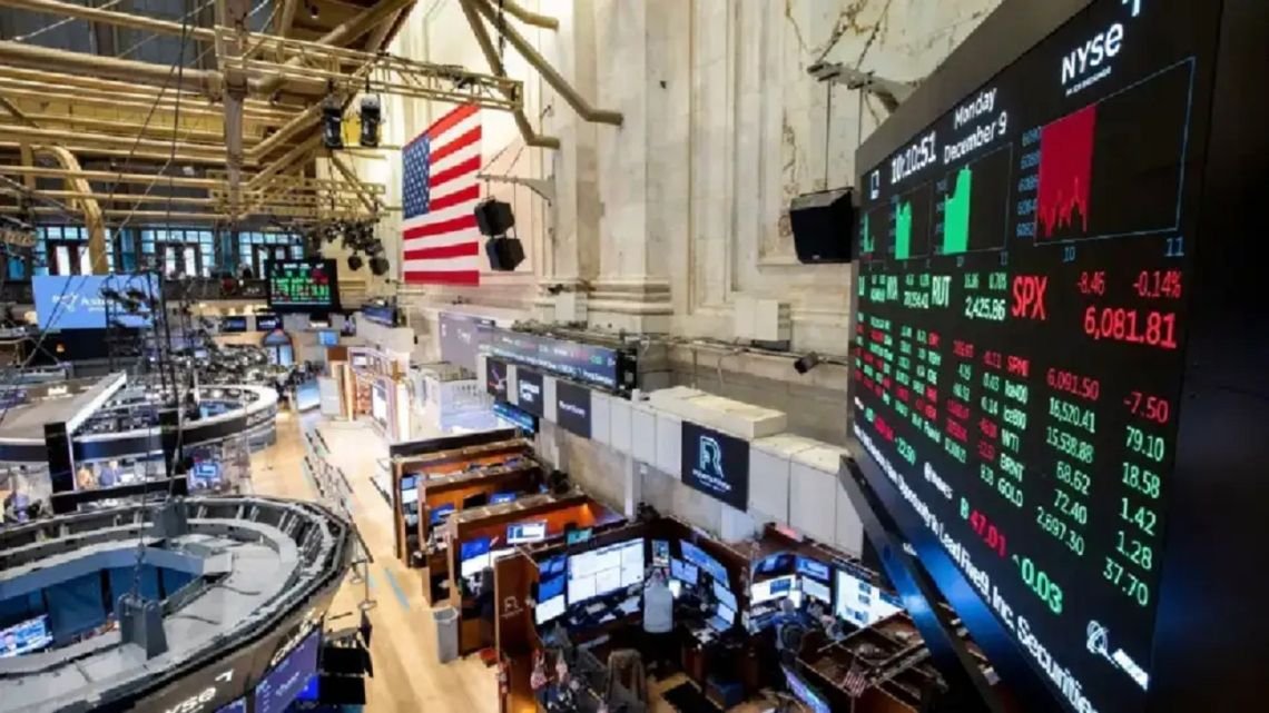El riesgo país arranca la semana en suba y llega a 660 puntos básicos